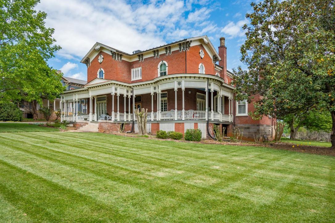 One Of These Nights - King Sized Bed - Sleeps 2 Hotel Lynchburg Exterior photo
