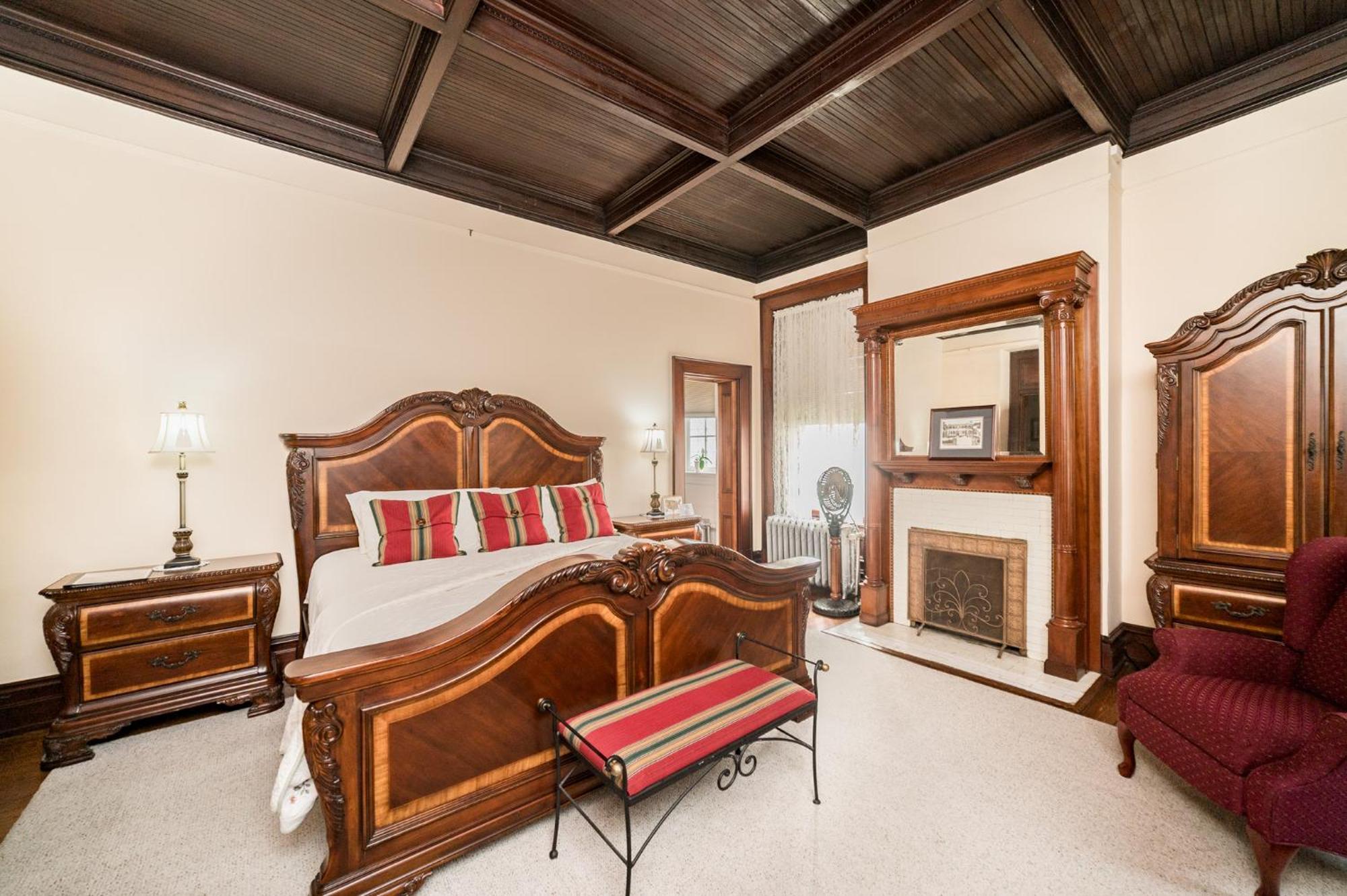 One Of These Nights - King Sized Bed - Sleeps 2 Hotel Lynchburg Exterior photo